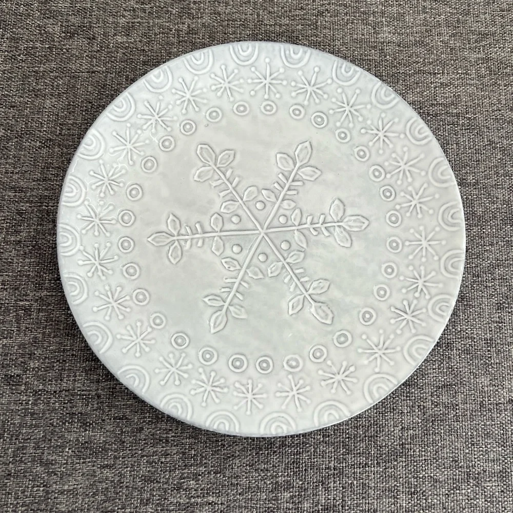 Crate & Barrel Light Grey White Snowflake Pattern Salad Plates Set of 2 RARE